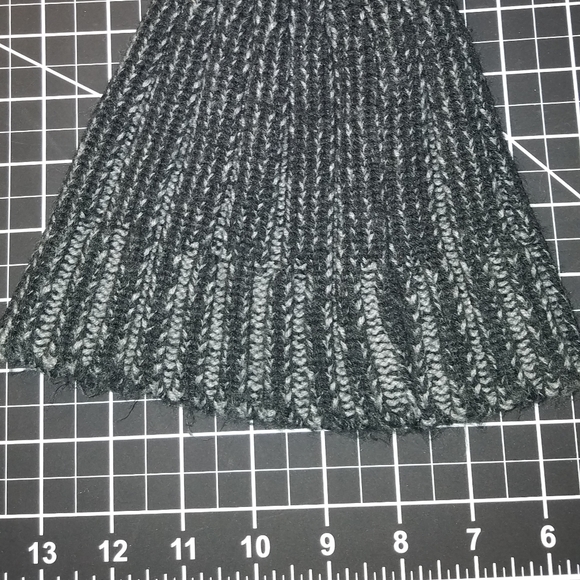 Black and grey beanie - Picture 4 of 5